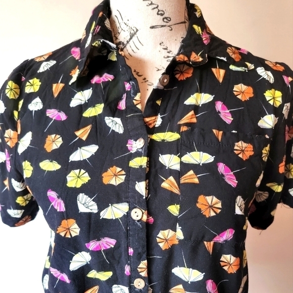COPY - Short-sleeved button down umbrella top - Picture 4 of 6